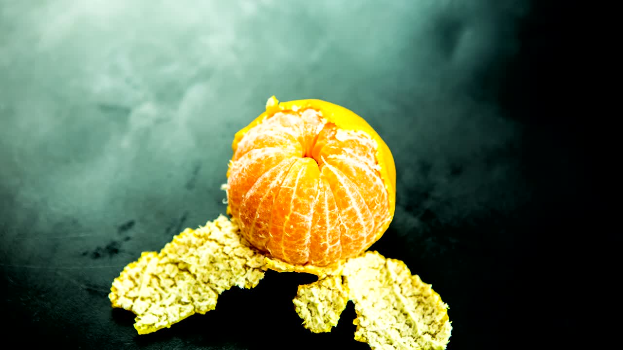 보드에 있는 오렌지색의 정지 움직임