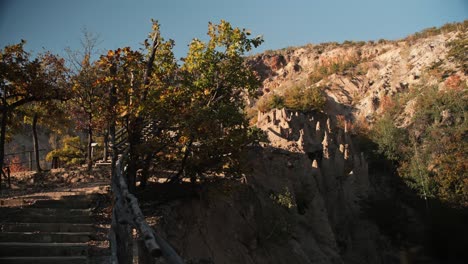 vista de la formación rocosa de la ciudad del diablo en la montaña de radan