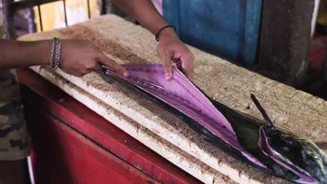 tuna fillet cutting in bali market