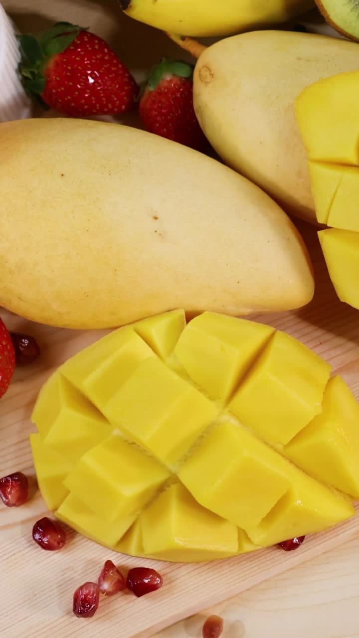 una vibrante exhibición de varias frutas frescas