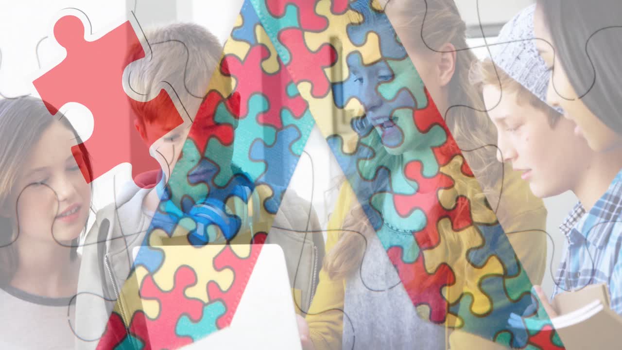 노트북을 사용하는 다양한 학교 학생들에 대한 퍼즐 조각의 애니메이션