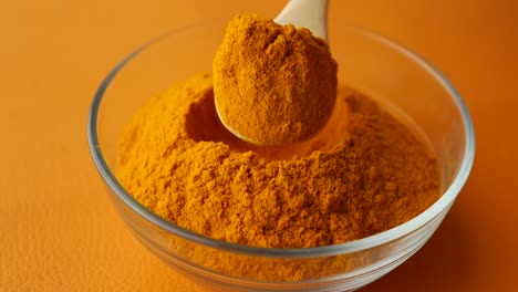 spoon pick turmeric root powder