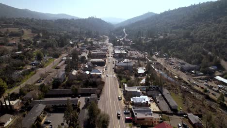 aerial-pullout-above-mariposa-california-in-4k