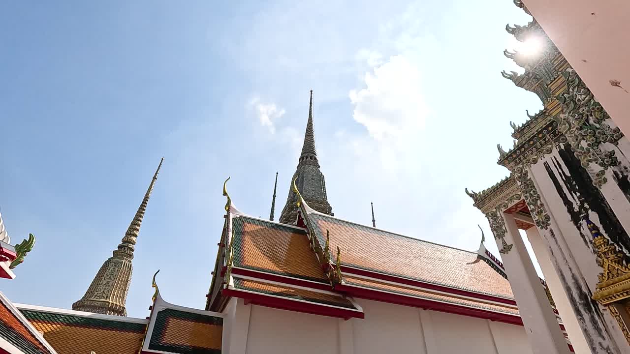 Vista aerea delle splendide strutture del Wat Pho