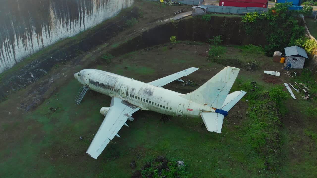 Aereo abbandonato a Uluwatu, Bali, Indonesia