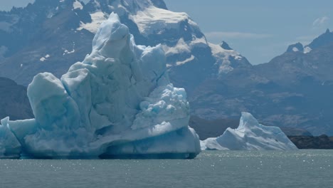 El-Lago-Argentino-Es-El-Más-Grande-Y-Austral-De-La-Patagonia-Argentina.