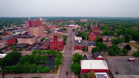 Peaceful-urban-aerial-of-Rockford-downtown,-Illinois