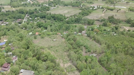 drone aéreo rural disparado desde pai en el norte de tailandia