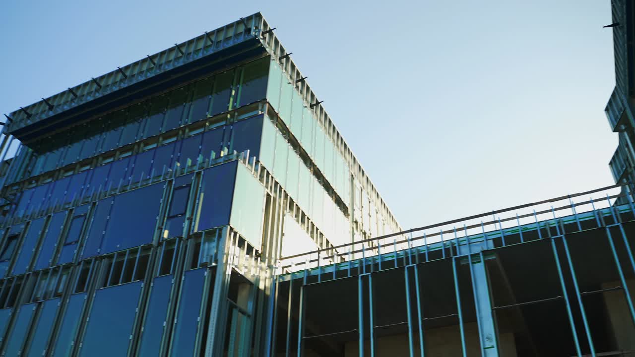 construcción de un nuevo edificio de apartamentos modernos de lujo.