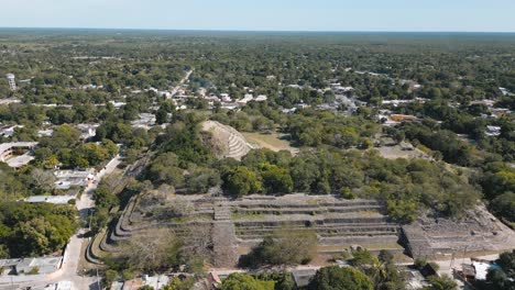 vista de drones de la pirámide de kinich kakmo en izamal