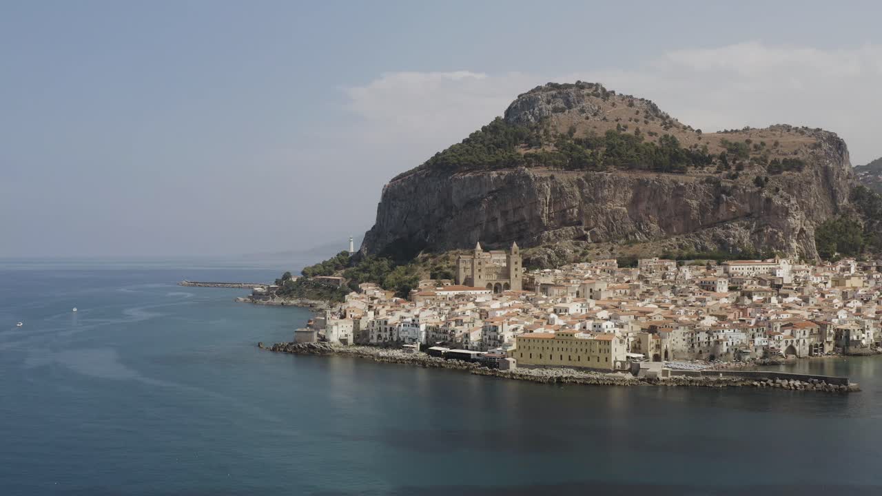 이탈리아 해안 도시 의 공중 사진