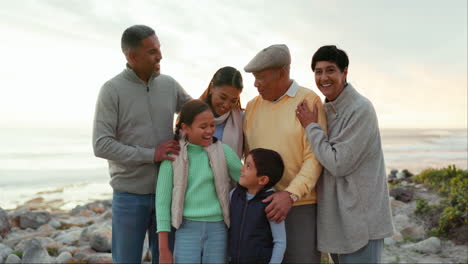 Natur,-Liebe-Oder-Große-Familie-Lachen