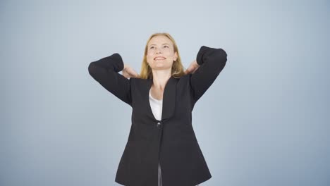 una mujer de negocios pensante se le ocurre una gran idea.