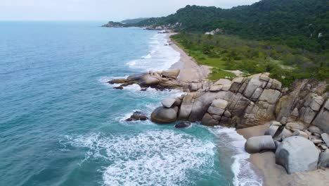 Sea-view-of-Santa-Marta,-Columbia-where-blue-water-waves-are-crashing-with-giant-rock,-Santa-Marta,-Columbia