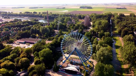 Luftvideo-Von-Walibi-Holland-Ist-Ein-Themenpark-In-Biddinghuizen,-Niederlande