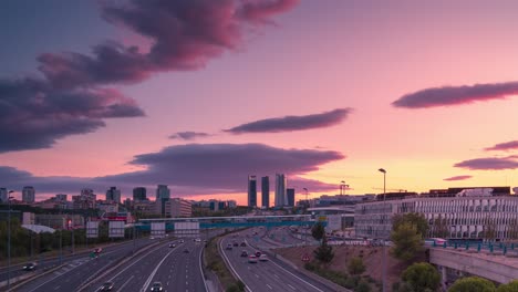 el horizonte de madrid, el atardecer, el lapso de tiempo.