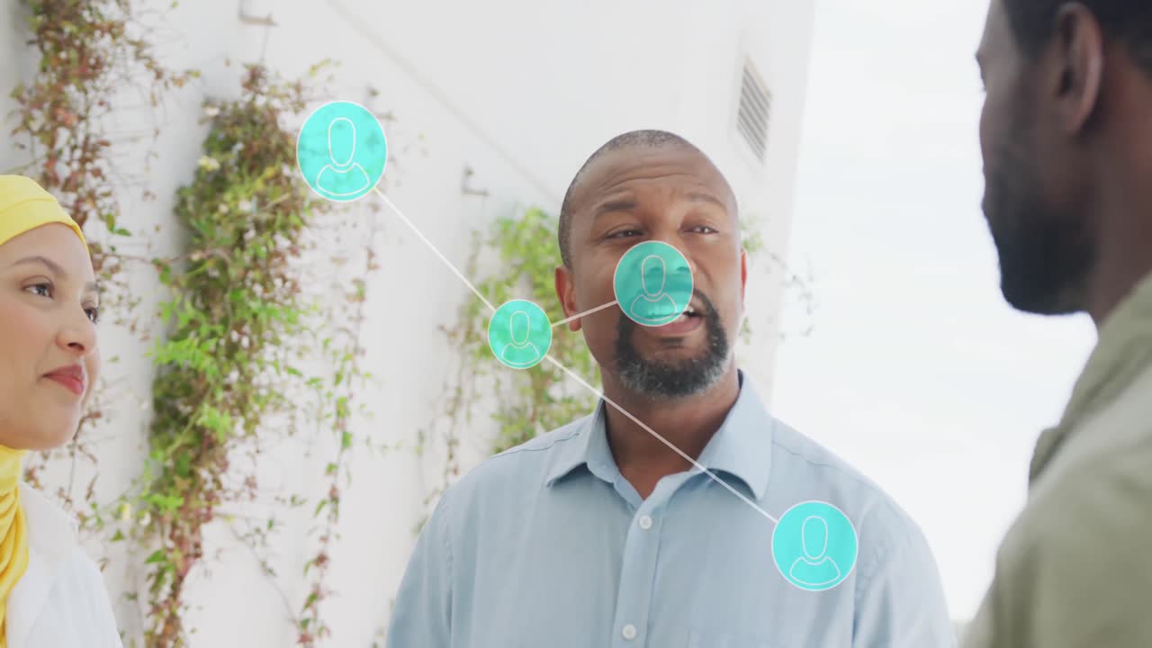 animación de conexiones y procesamiento de datos sobre diversas personas de negocios en la oficina