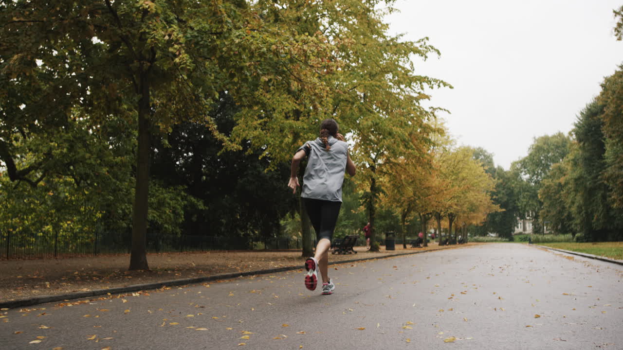 usando sus cuerpos para lograr sus objetivos