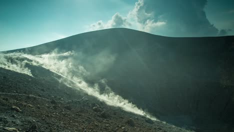 Volcán-Fumando-01