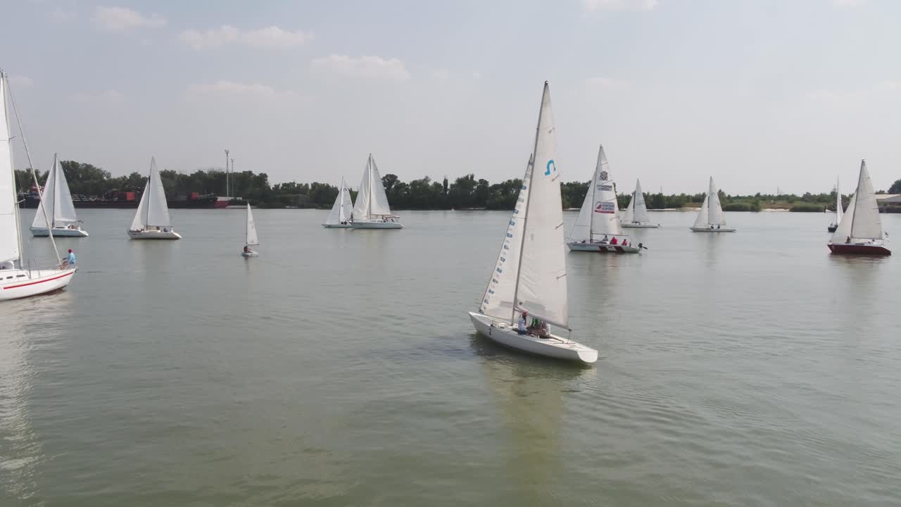 강에서 항해하는 항해자 대회