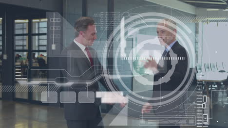 animación del procesamiento de datos financieros sobre hombres de negocios caucásicos que se dan la mano