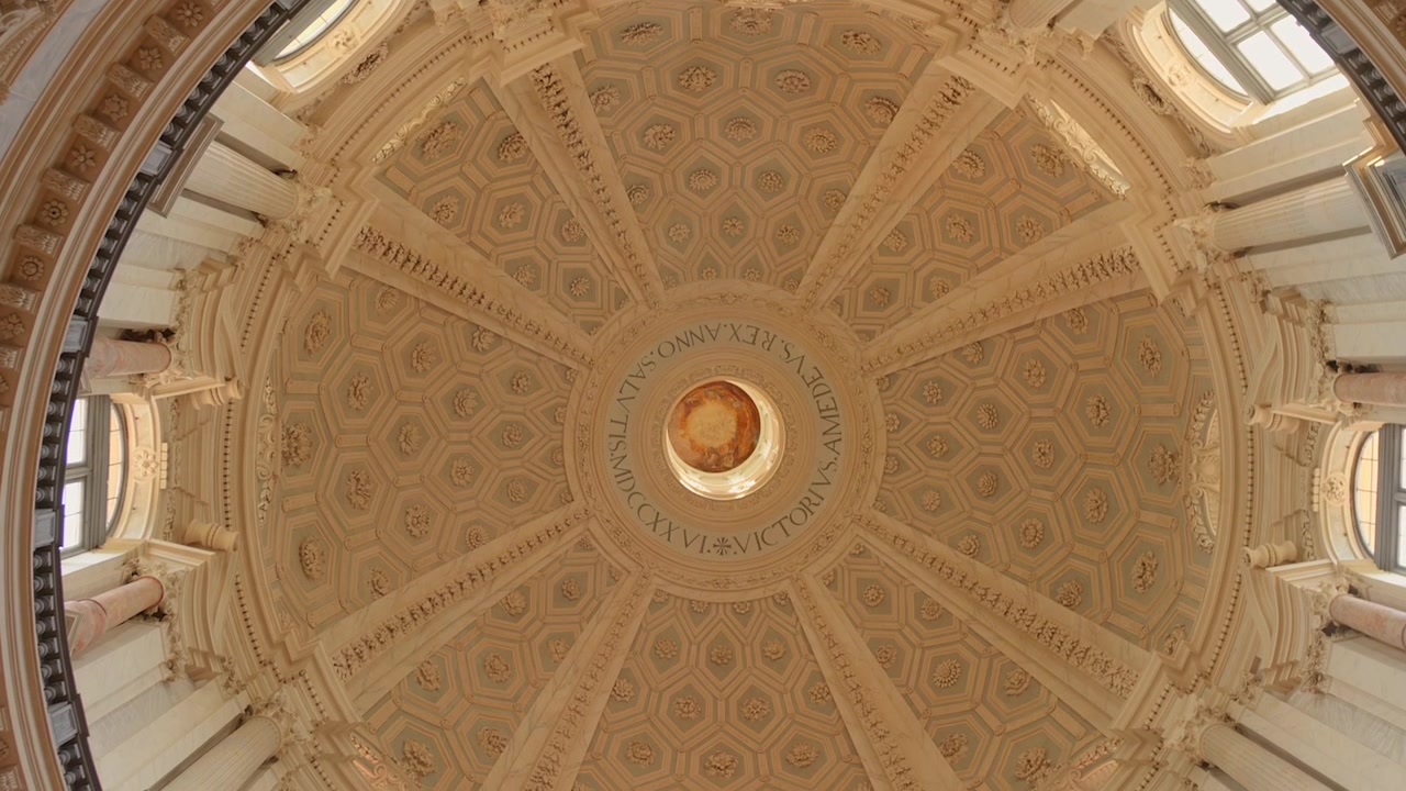 Interno della cupola barocca della Basilica di Superga, Torino, Italia