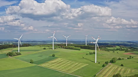 Vuelo-De-Drones-Sobre-Una-Planta-De-Energía-Eólica-En-Alemania