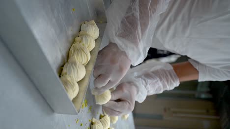 The-Turkish-pastry-chef-places-pieces-of-oyster-baklava-in-the-tray