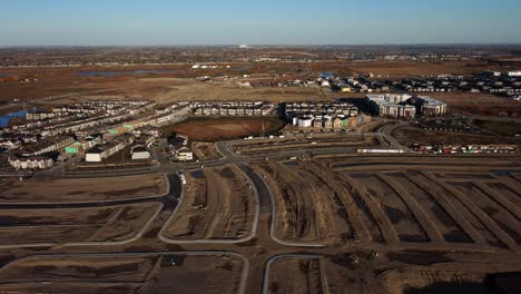 la comunidad de yorkville en calgary capturada desde una perspectiva aérea durante su fase de desarrollo