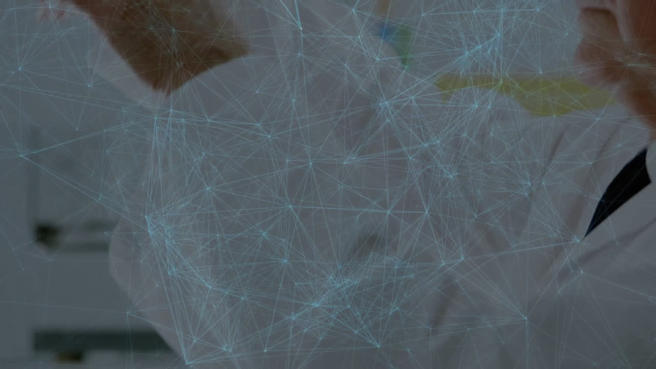 animación de la red de conexiones sobre científico caucásico masculino tomando muestra en el laboratorio