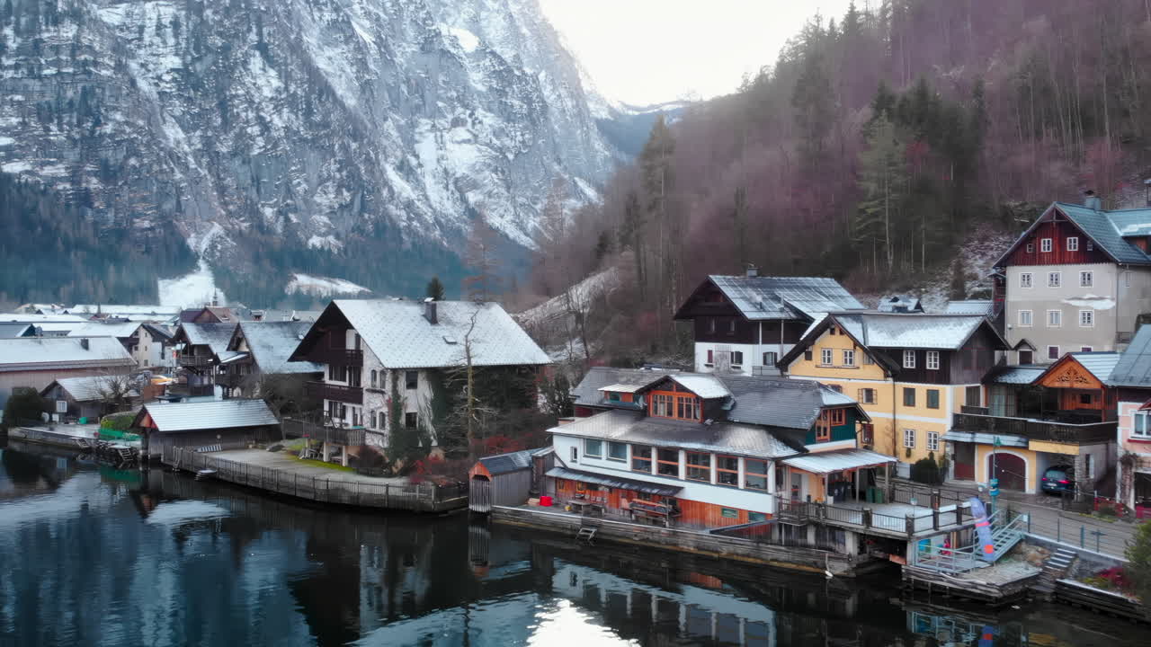 Vista aerea del pittoresco villaggio di Hallstatt in inverno