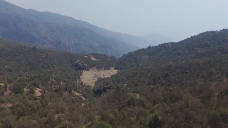 Nepals-Wunderschöne-Berge-Und-Regenwälder