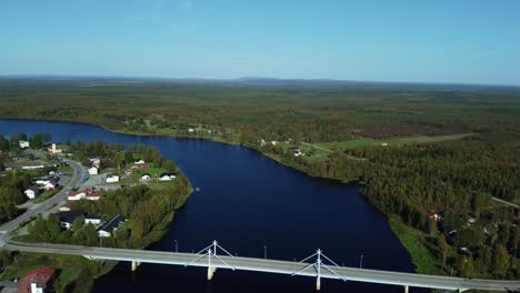 Toma-Aérea-De-Un-Dron-Del-Puente-Sobre-El-Río-En-Islandia