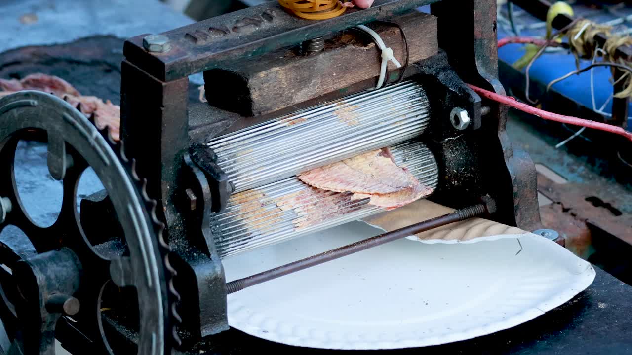 máquina de procesamiento de carne antigua