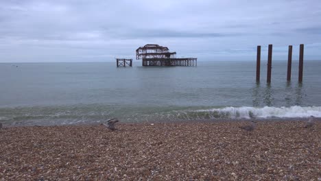 Restos-Del-Muelle-Oeste,-Un-Muelle-En-Ruinas-Que-Se-Convirtió-En-Un-Hito-Icónico-De-Brighton