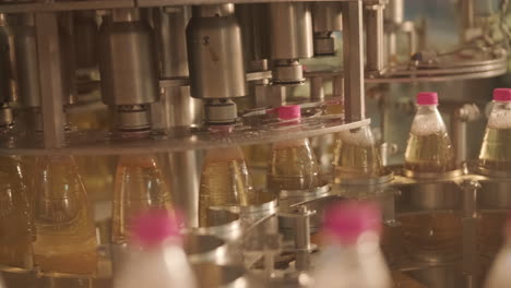 máquina automática de rellenado y tapado de botellas