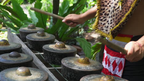 Asiatisches-Traditionelles-Musikinstrument-Bonang