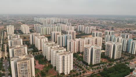 Frente-De-Viaje,-Drone,-Centralidad-De-Zango,-Luanda,-Angola,-áfrica,-3