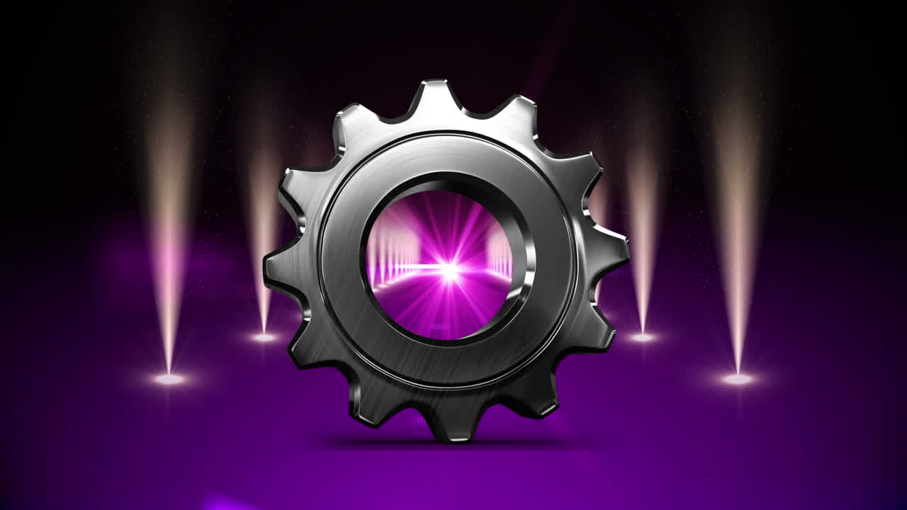 engranaje metálico con luz púrpura brillante en el centro sobre focos en fondo oscuro