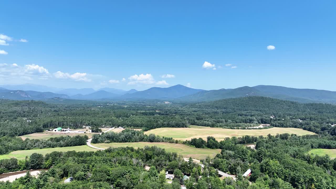 Panoramic view of the White Mountains in New Hampshire on a beautiful sunny day