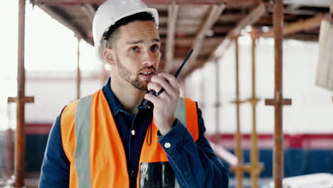 trabajador de logística, walkie talkie
