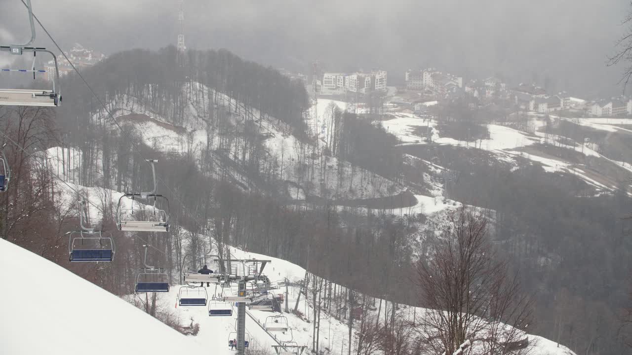 눈 인 산악 스키 리조트