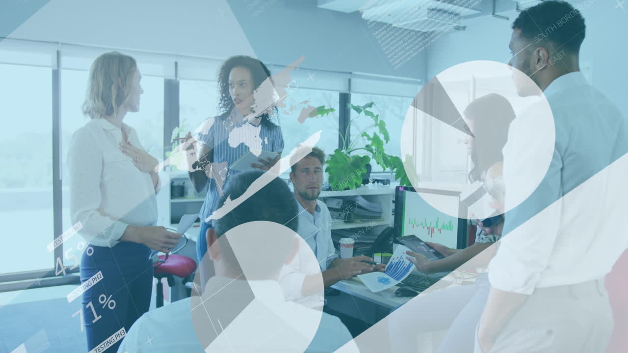 다양한 동료들이 사무실에서 함께 토론하는 통계 데이터 처리의 활성화