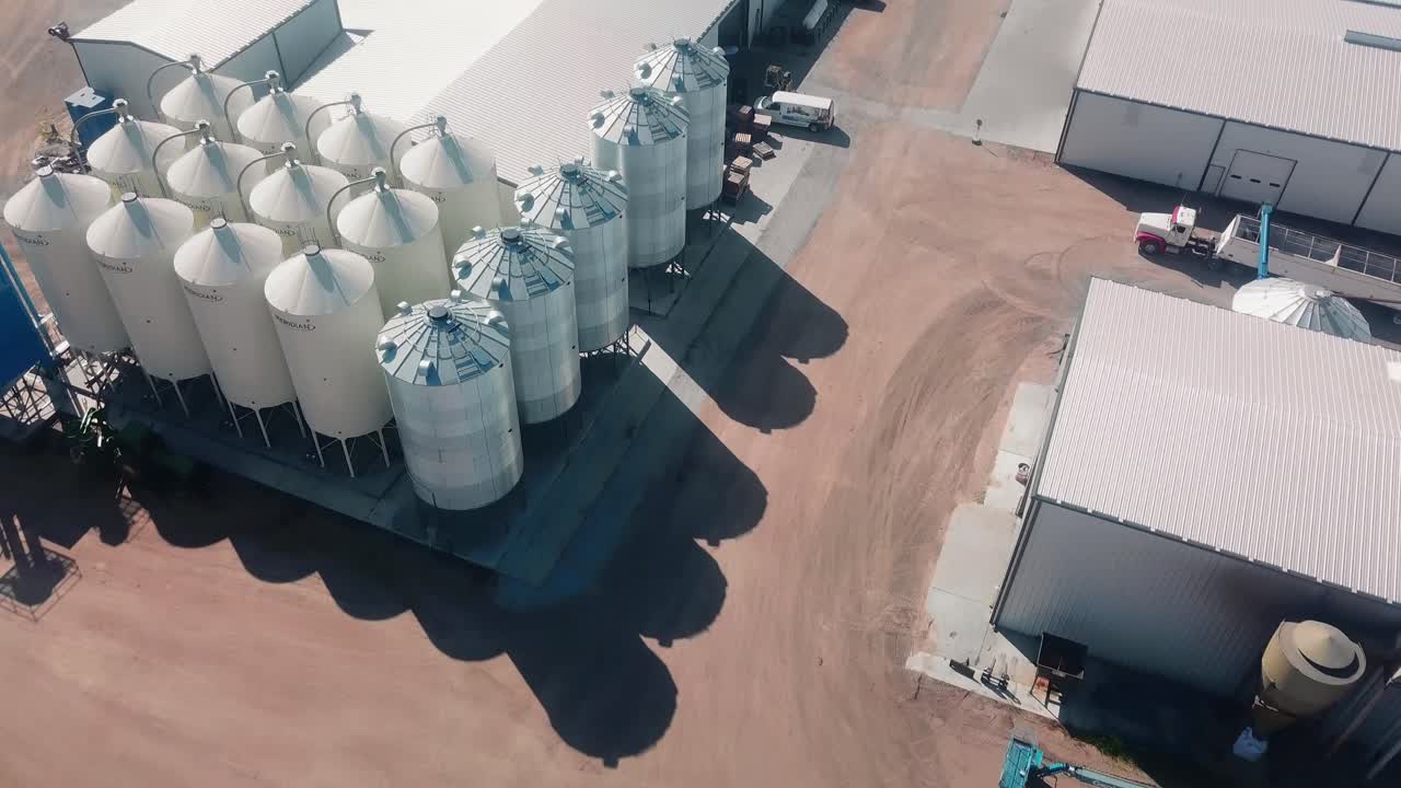 vista aérea de drones de una agroindustria que exporta semillas de cobertura en todo el mundo ubicada en nebraska usa-2