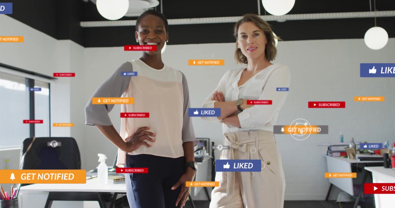 Diverse colleghe in un video concettuale sui social media digitali.