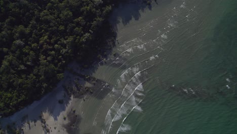 Top-View-Of-Ocean-Waves-Rolling-At-The-Seacoast-Of-Daintree-National-Park,-Cape-Tribulation,-QLD-Australia