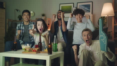 friends watching a game