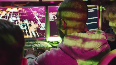 hackers creating malware