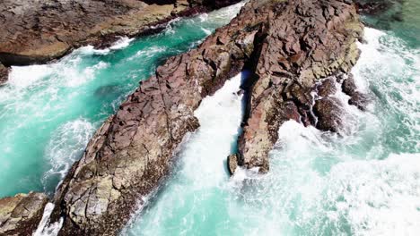 Ocean-Waves-Splashing-Rocky-Shores-Of-Beach-In-Noosa-Shire,-Queensland,-Australia---Drone-Shot