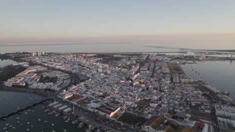 vista de ángulo alto sobre rio carreras y puente infanta cristina, isla cristina